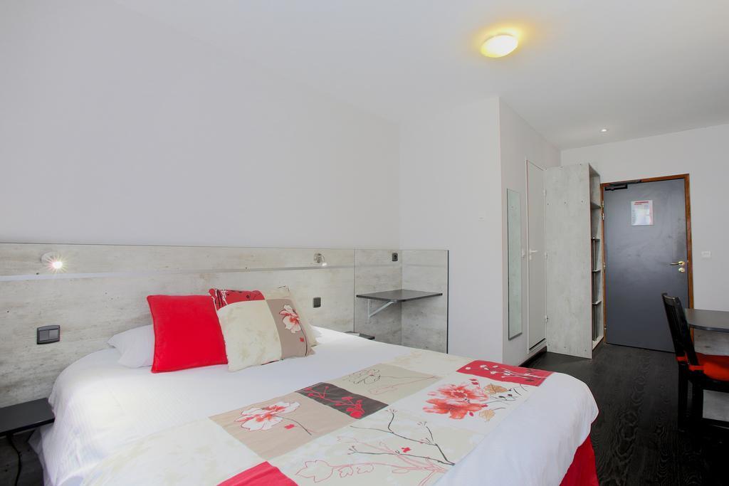Le Castel Hotel Tain-lʼHermitage Стая снимка