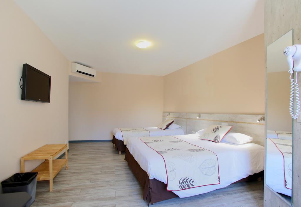 Le Castel Hotel Tain-lʼHermitage Стая снимка