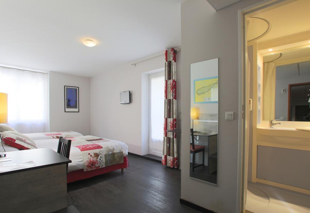 Le Castel Hotel Tain-lʼHermitage Стая снимка
