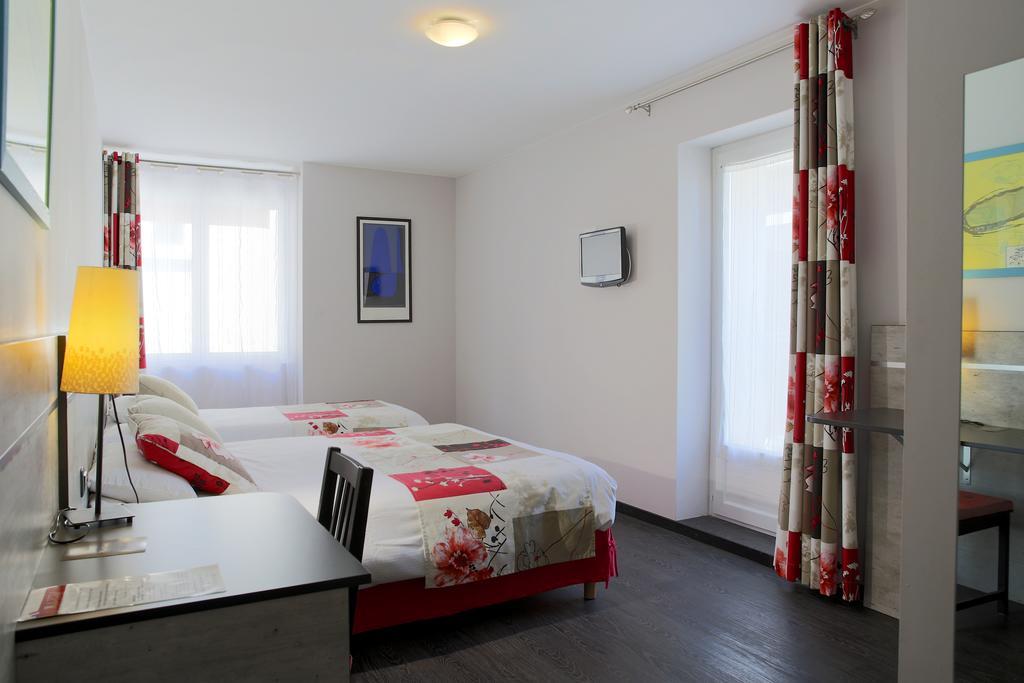 Le Castel Hotel Tain-lʼHermitage Стая снимка
